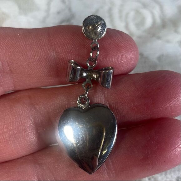 Vintage Silver Heart and Bow Earrings Embossed Pattern Dangle Style - Picture 4 of 4